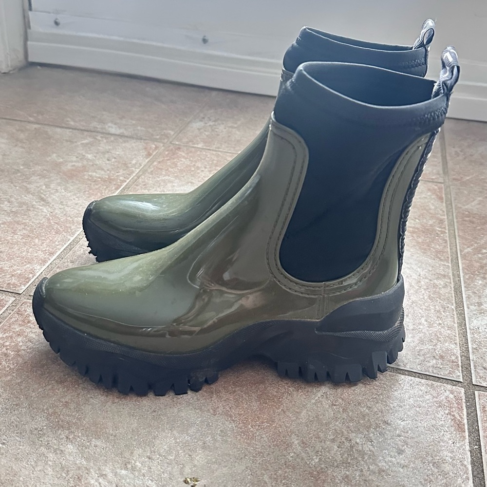 Stylish Green Ankle Boots